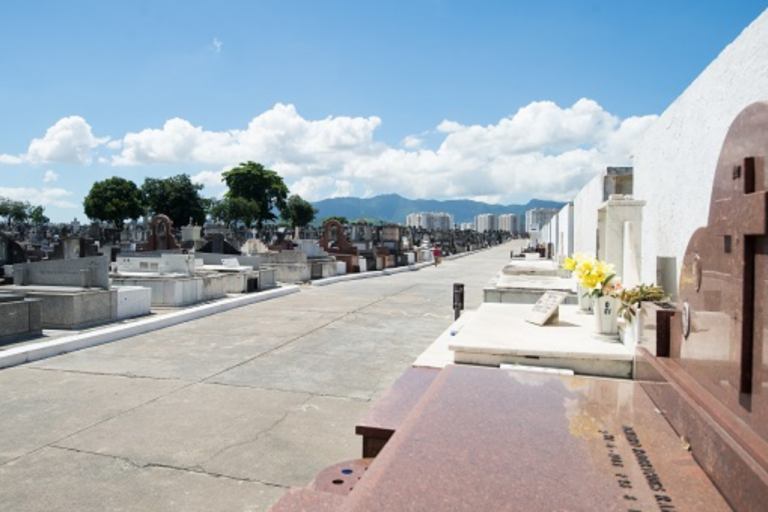 Rio Pax, concessionária oficial responsável pela gestão e conservação dos cemitérios públicos municipais do Rio de Janeiro, oferecendo serviços funerários completos com qualidade, transparência e preços regulamentados pela Prefeitura do Rio de Janeiro.